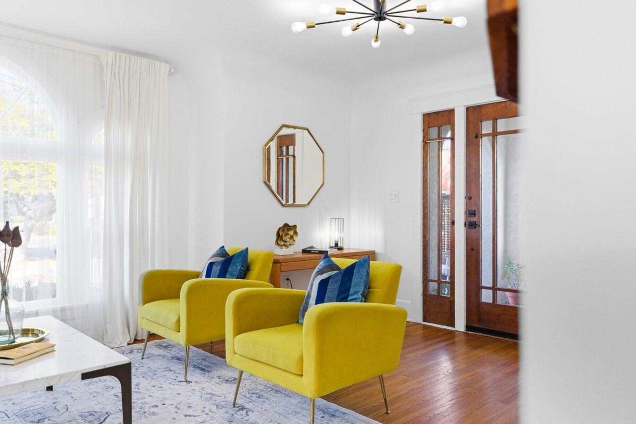 3407 N Mountain View Dr #1382146P - Photo 3 of 33