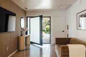 featured image of 4866 Hillside Dr