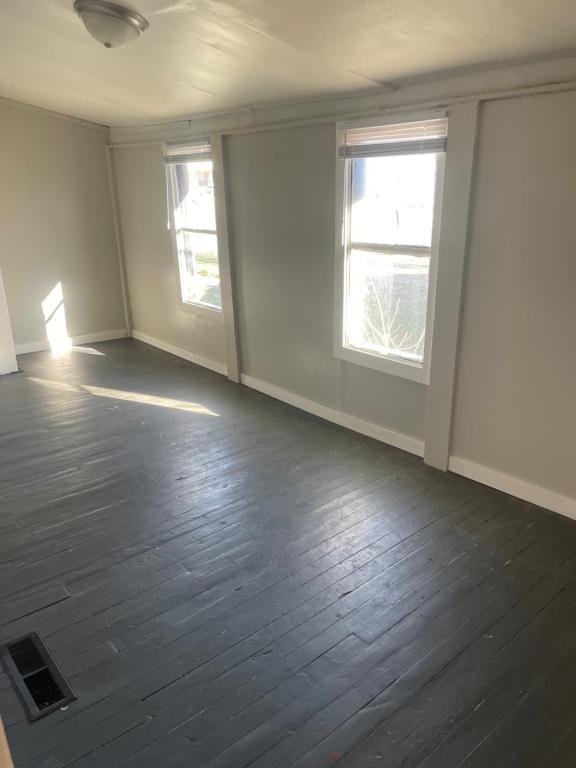 626 Holly St - Photo 5 of 11