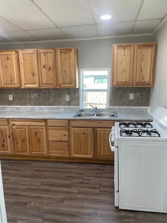 626 Holly St - Photo 7 of 11