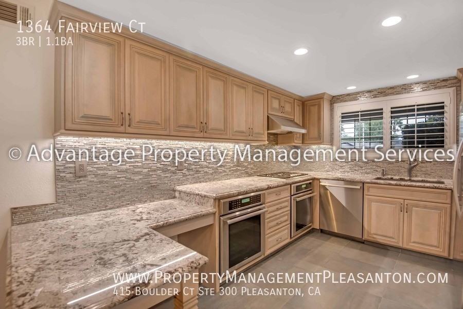 1364 Fairview Ct - Photo 3 of 15