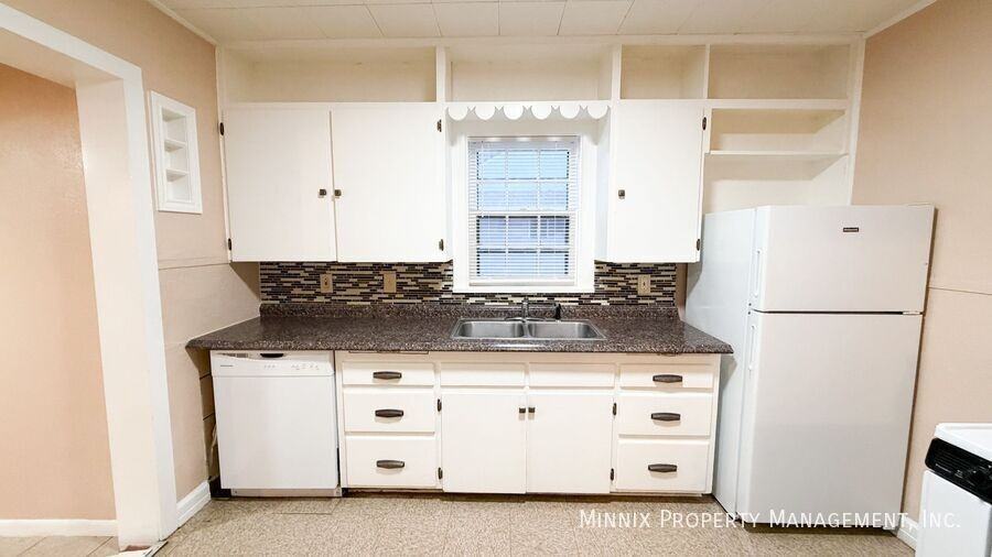 2415 23rd St - Photo 2 of 24