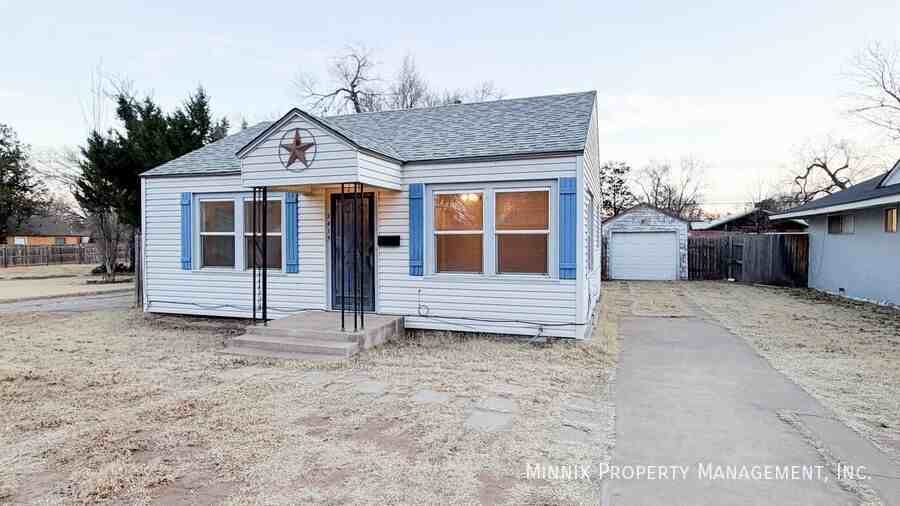 2415 23rd St - Photo 4 of 24