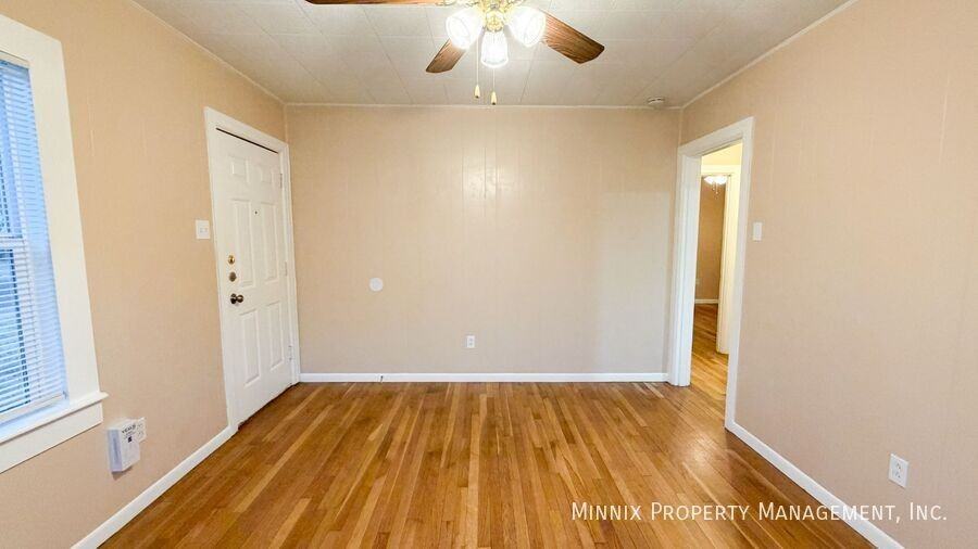 2415 23rd St - Photo 5 of 24