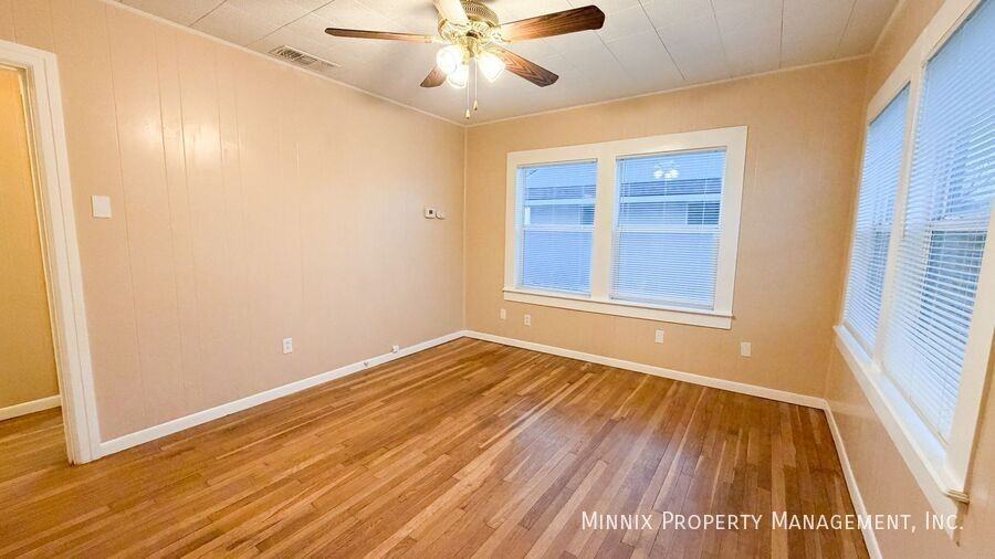 2415 23rd St - Photo 6 of 24