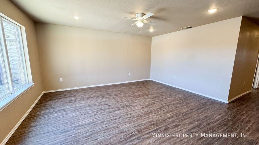 2519 N Avenue O - Photo 3 of 15