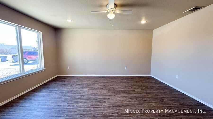 2519 N Avenue O - Photo 4 of 15