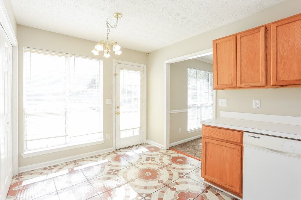 4588 Bouldercrest Rd - Photo 7 of 18