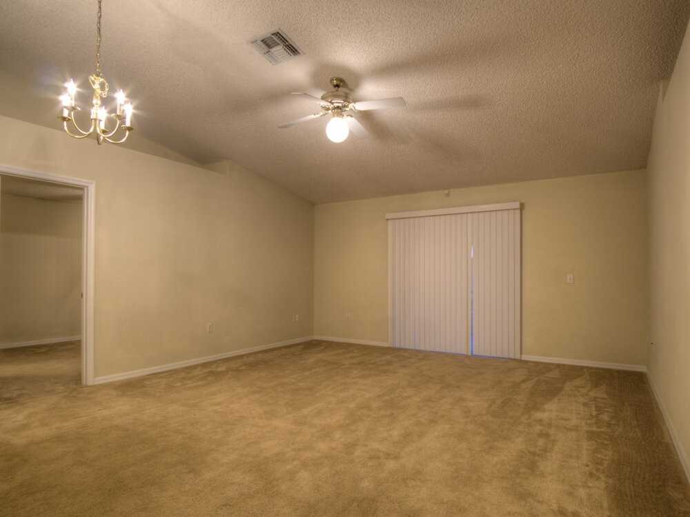 1615 Dartmouth Dr - Photo 4 of 15