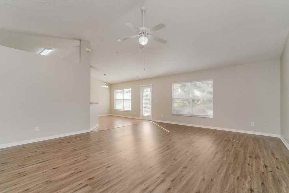 214 Pleasant Hill Dr - Photo 4 of 16