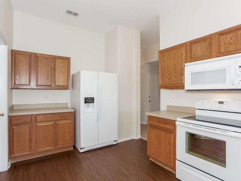 11008 Briaroaks Dr - Photo 3 of 13