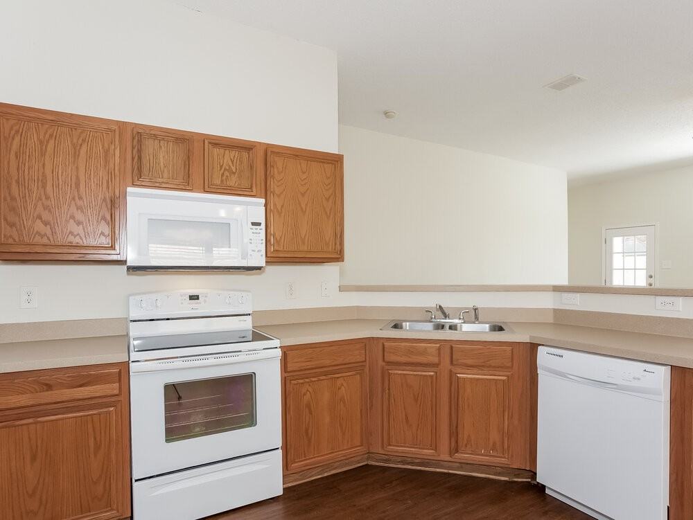 11008 Briaroaks Dr - Photo 4 of 13