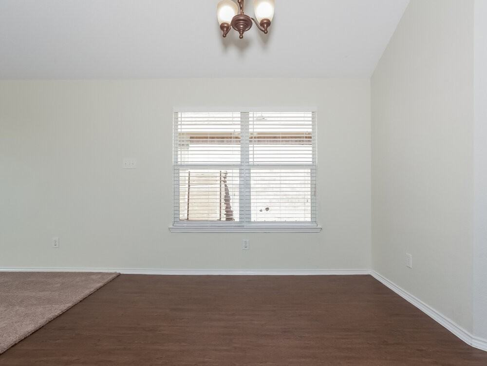 11008 Briaroaks Dr - Photo 5 of 13