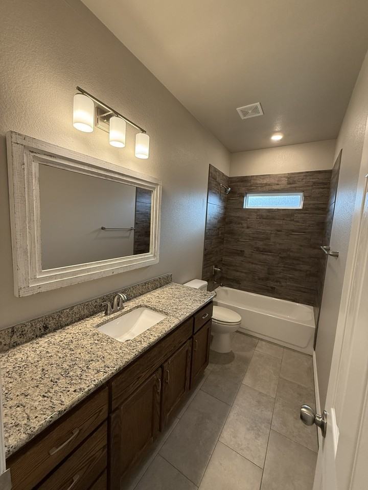 3142 Fenway Circle - Photo 4 of 9