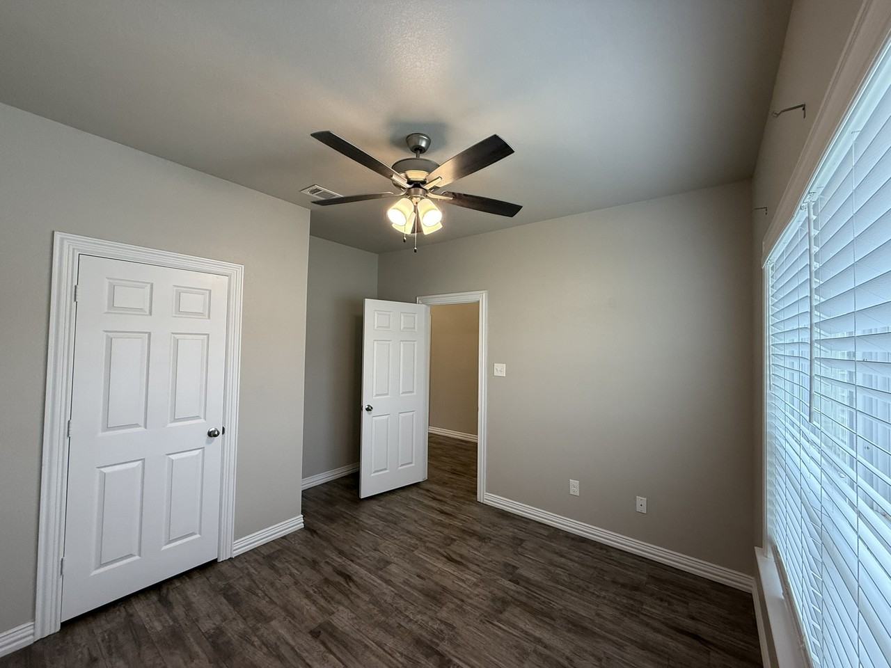 3142 Fenway Circle - Photo 5 of 9