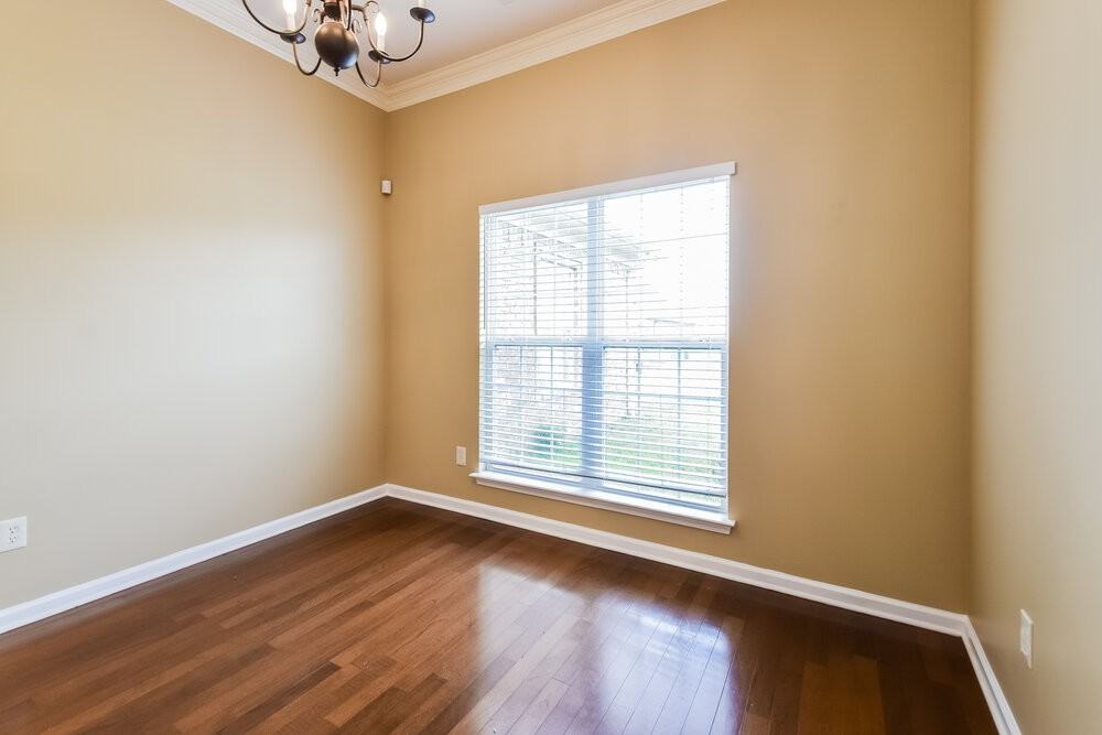 8359 Windsor Ln - Photo 6 of 16