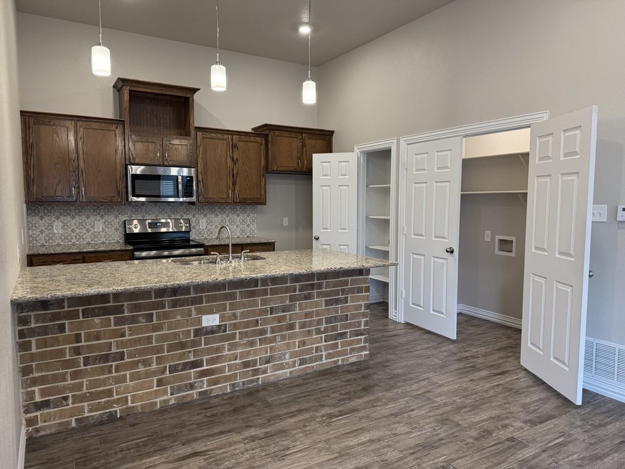 3142 Fenway Circle - Photo 7 of 9