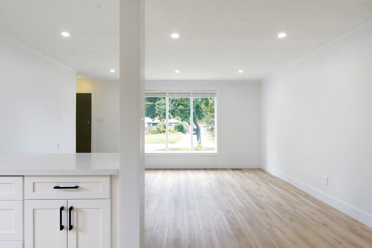 161 Base Line Road West #1 - Photo 4 of 16