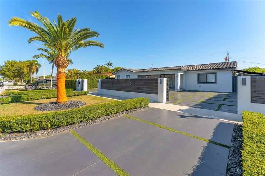 2845 Sw 127th Ave - Photo 2 of 38