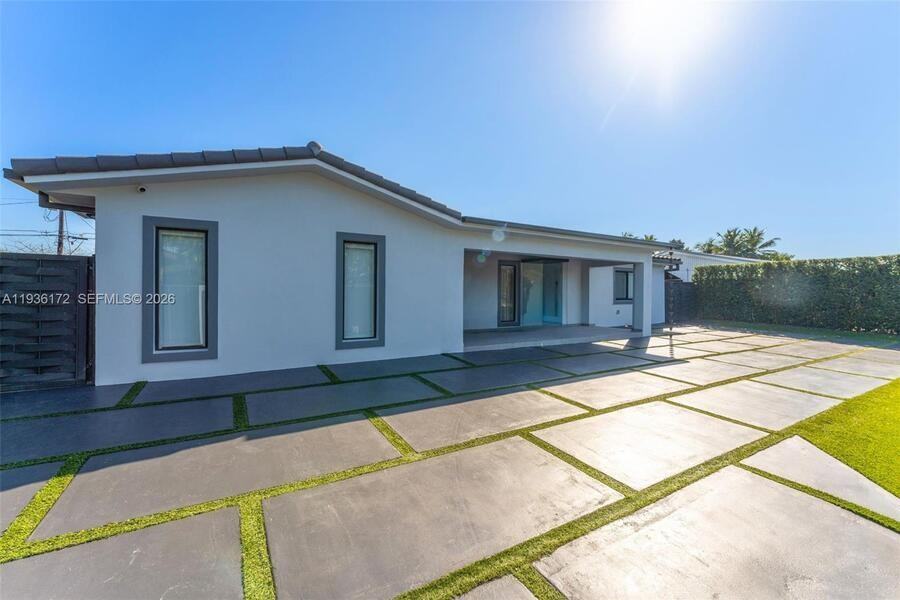 2845 Sw 127th Ave - Photo 5 of 38