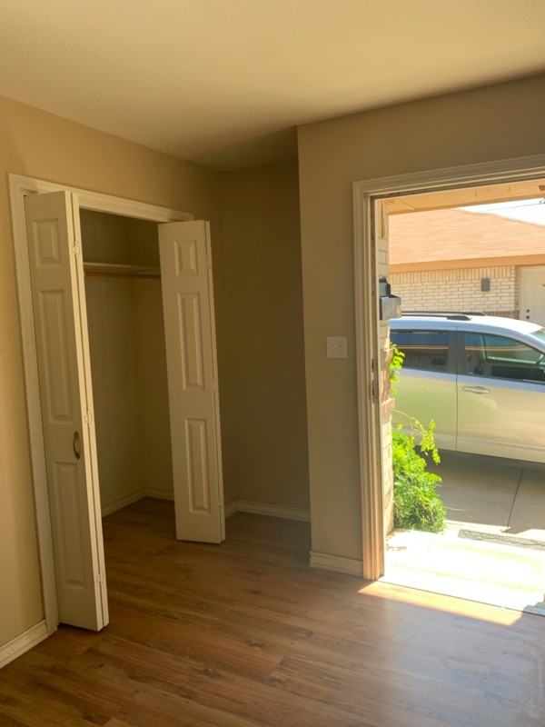 917 N Hancock Ave - Photo 2 of 16