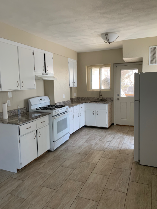 72 Orient Ave - Photo 5 of 11