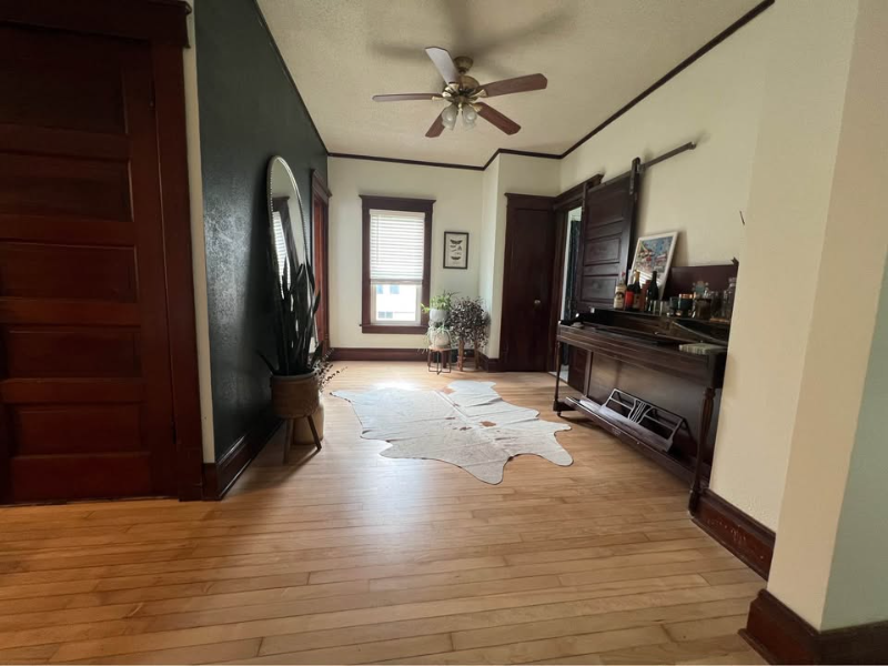 605 Barrie St - Photo 6 of 13