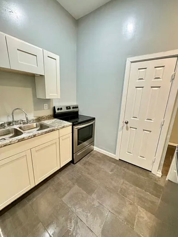 229 S 6th St - Photo 5 of 6