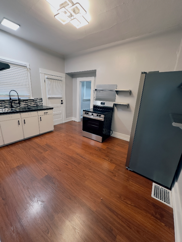 506 E 17th St - Photo 4 of 42