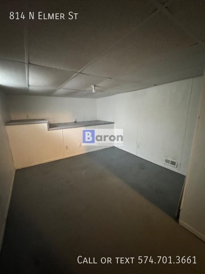 814 N Elmer St - Photo 2 of 10