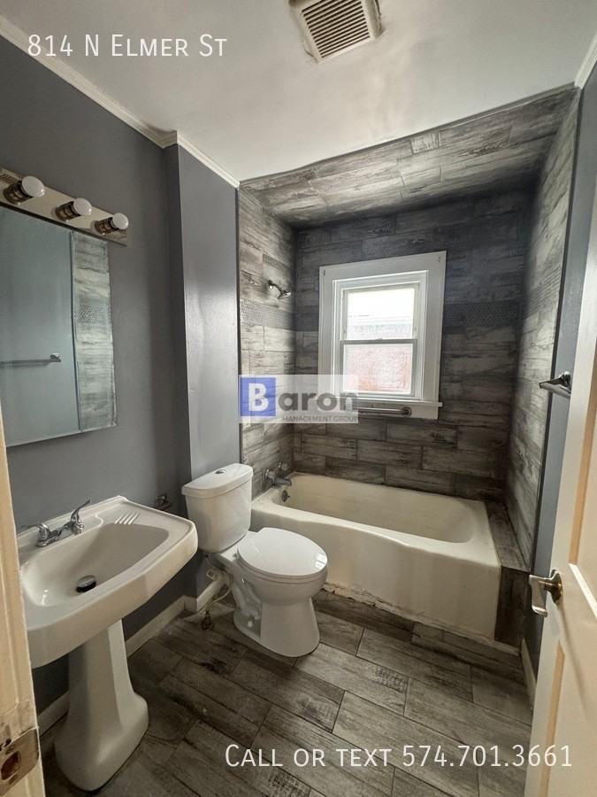 814 N Elmer St - Photo 4 of 10