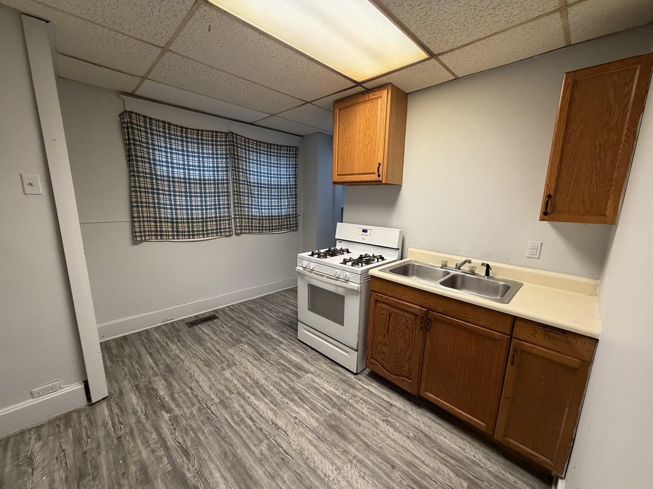 1114B N Gilbert St - Photo 5 of 7