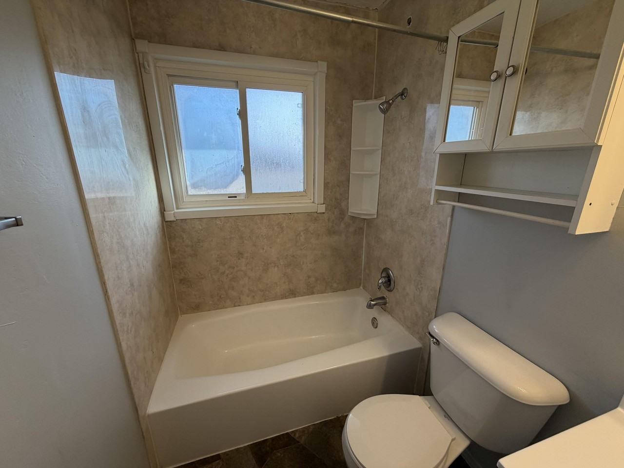 1605 Crestview Dr - Photo 4 of 14