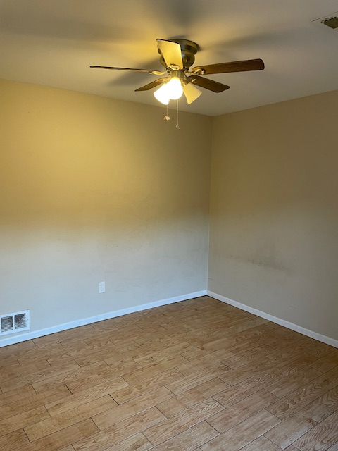 1031 Vandiver Ct - Photo 2 of 9