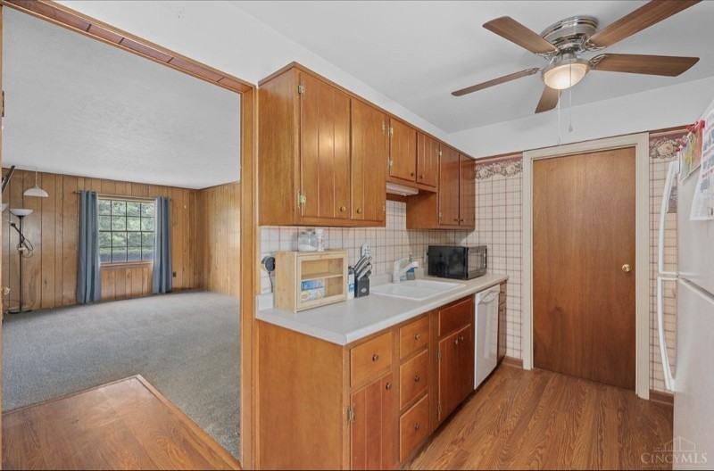 1002 Stanwood Dr - Photo 7 of 16