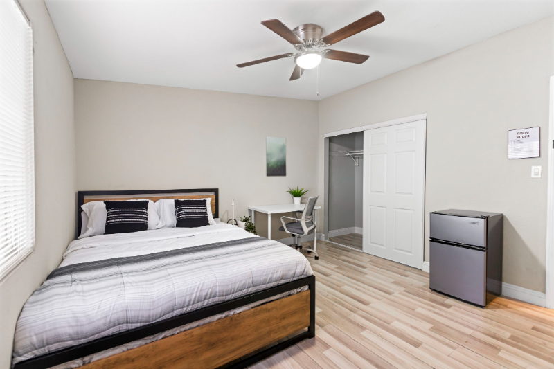 2417 E Wilson Ave - Photo 3 of 4