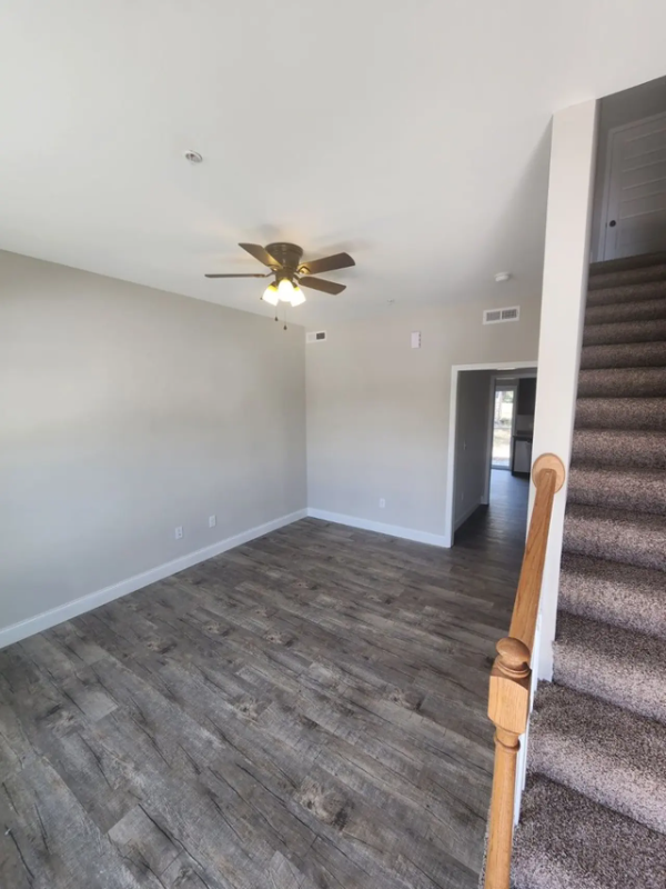 107 Towne View Dr - Photo 2 of 10