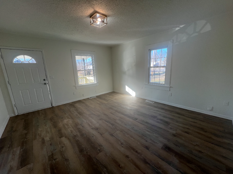 1242 N Ohio Ave - Photo 2 of 10