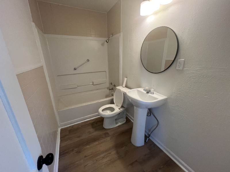 1242 N Ohio Ave - Photo 5 of 10