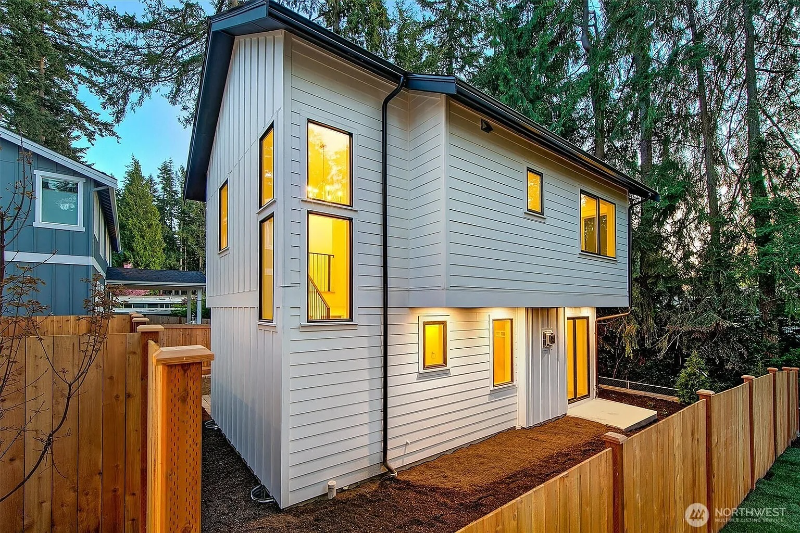 7317 128th Ave Ne - Photo 2 of 15