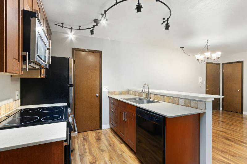 1315 Kirkwood Dr - Photo 7 of 10