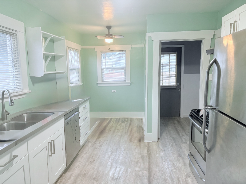 3806 S Ainsworth Ave - Photo 3 of 9