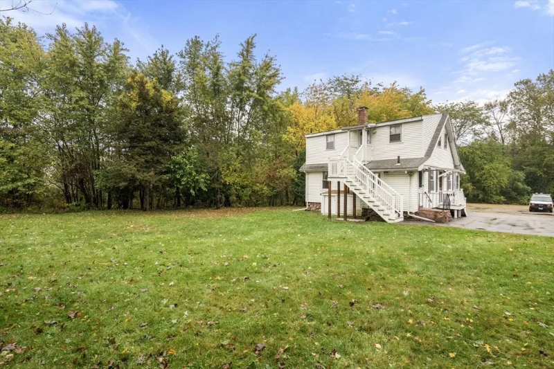 28 Shaw St #1 - Photo 3 of 9