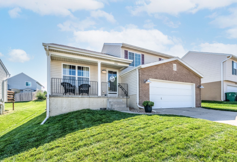 8753 Quest St - Photo 2 of 20