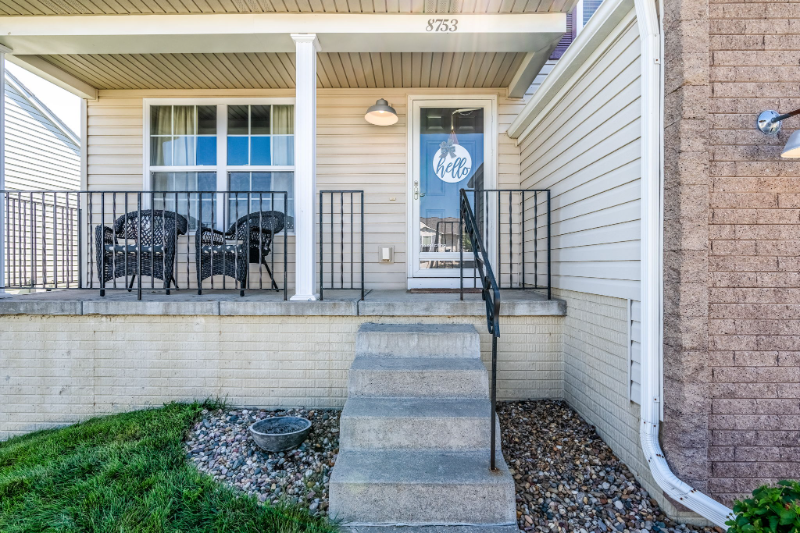 8753 Quest St - Photo 3 of 20