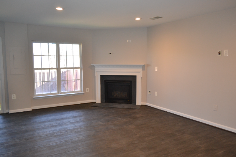 103 Hillside Ct - Photo 2 of 10