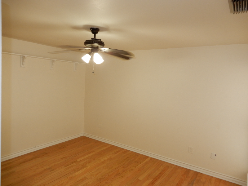 609 N Mccoll Cir - Photo 6 of 20