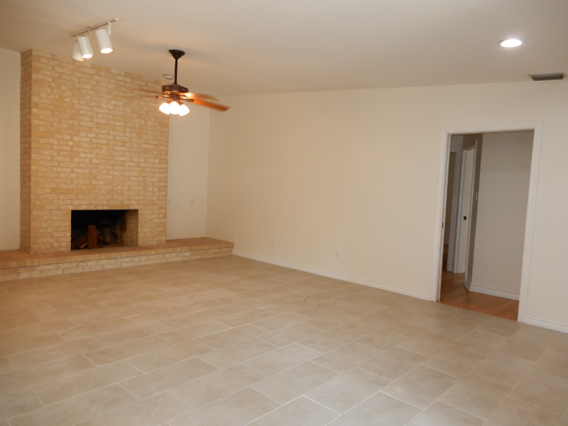 609 N Mccoll Cir - Photo 7 of 20