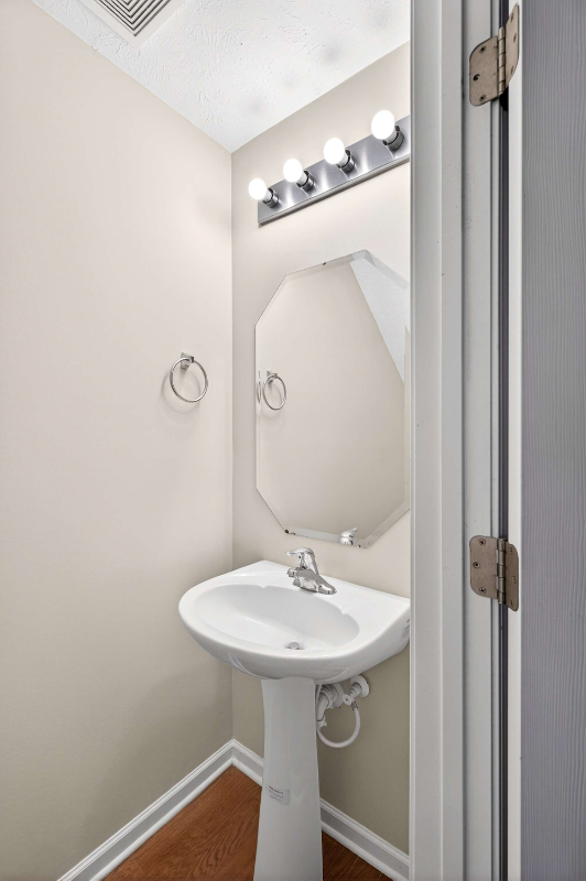 1036 Harold Lee Dr - Photo 3 of 19