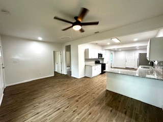 300 N Oak St - Photo 3 of 14